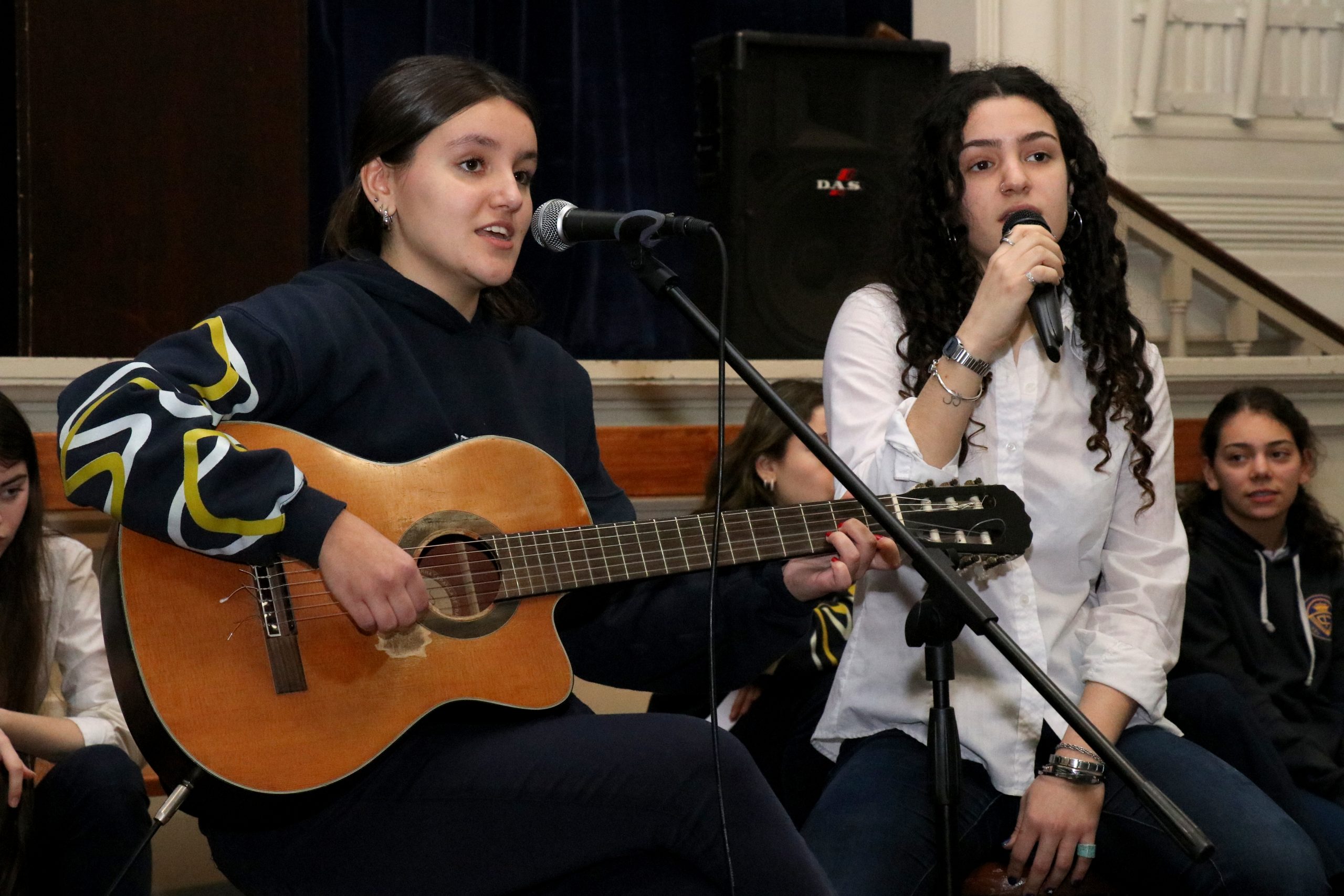 Autoridades del Consejo Estudiantil junto al Equipo de Dirección de Secundaria